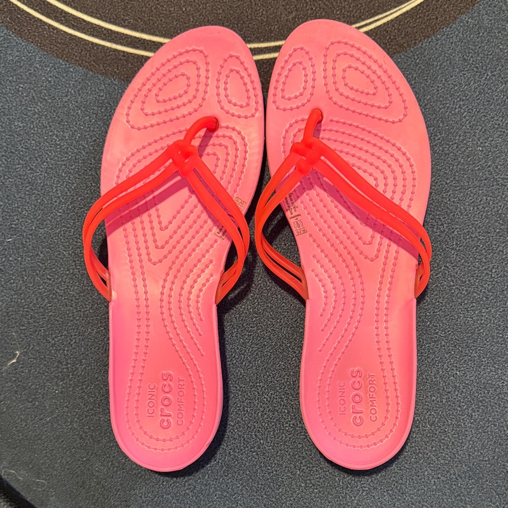 Crocs Women's Pink flip flops